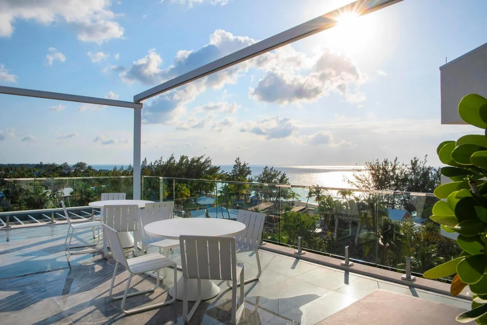 Rum Point Resort 504 Penthouse Driftwood Village Kaimaninseln